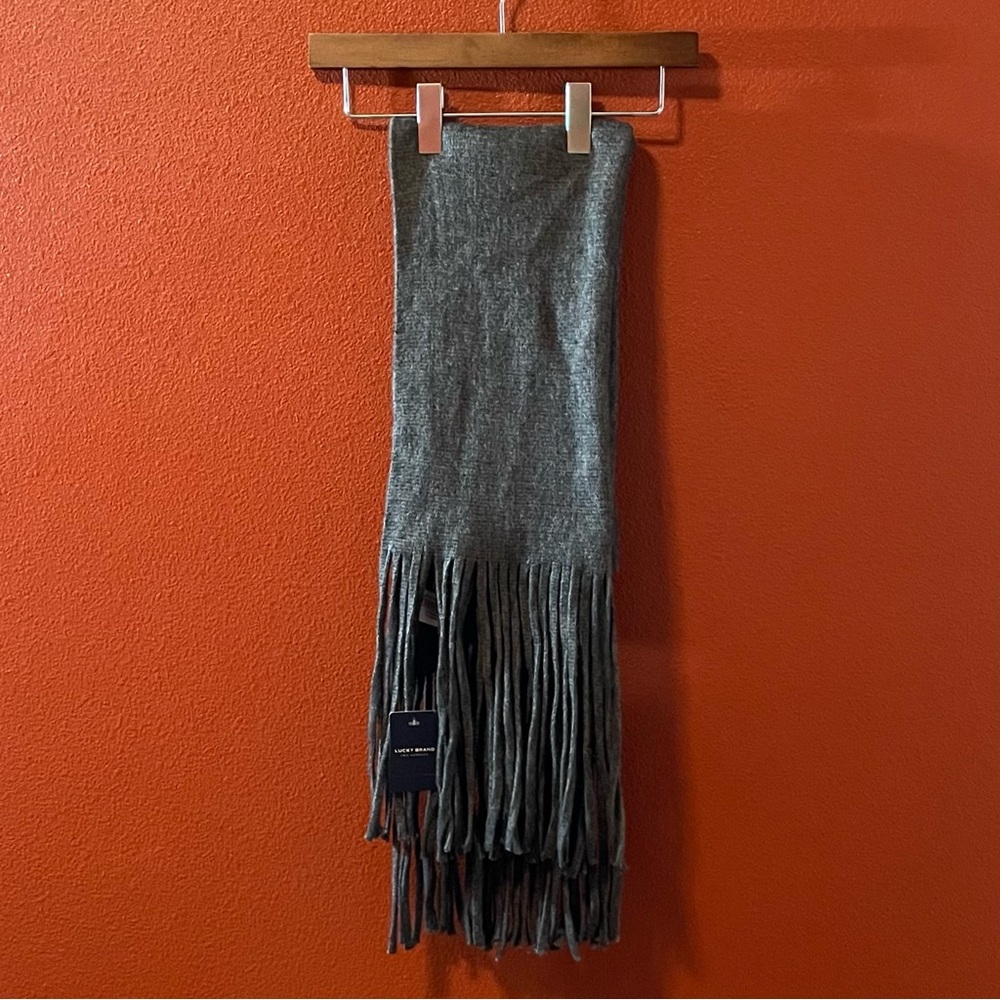 Lucky Brand Women’s NWT‎ Gray Long Fringed Scarf